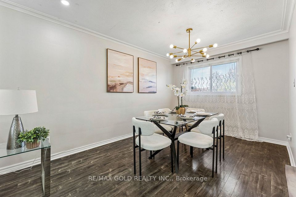 7337 Cambrett Drive, Mississauga, ON L4T 2R6 7