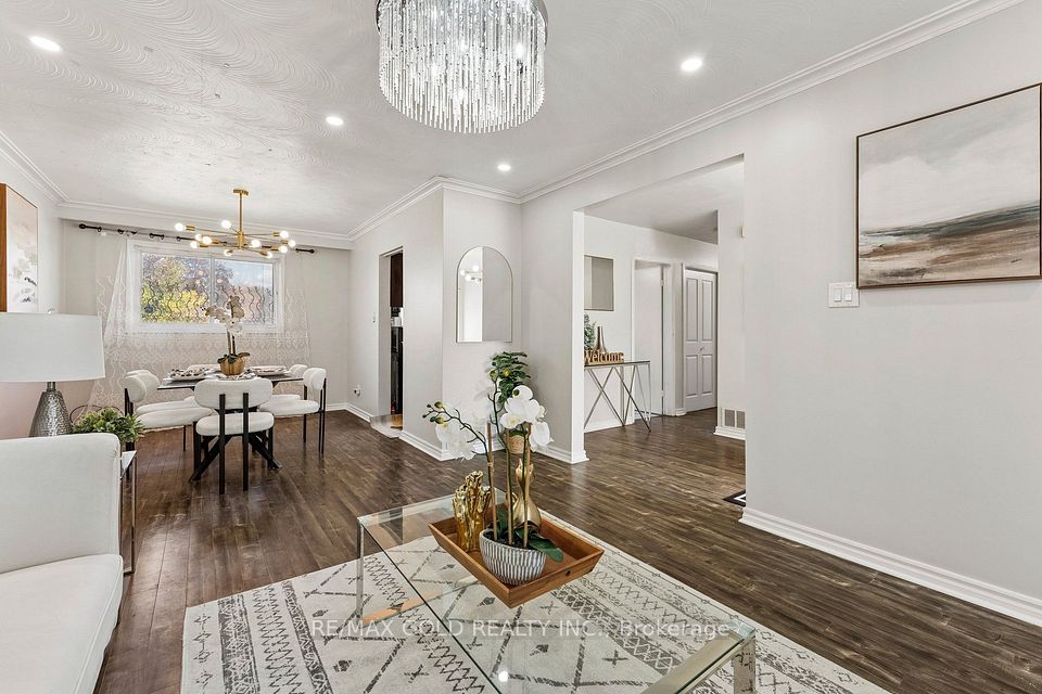 7337 Cambrett Drive, Mississauga, ON L4T 2R6 5