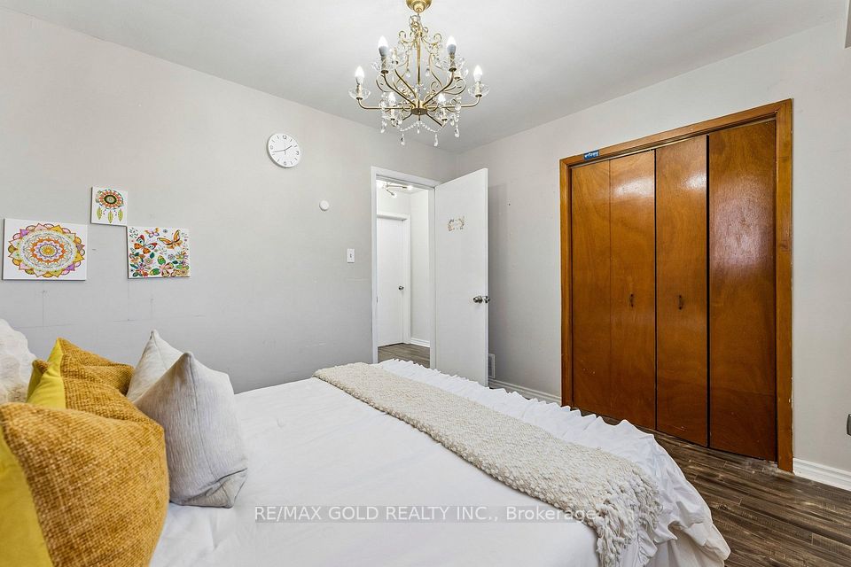 7337 Cambrett Drive, Mississauga, ON L4T 2R6 22
