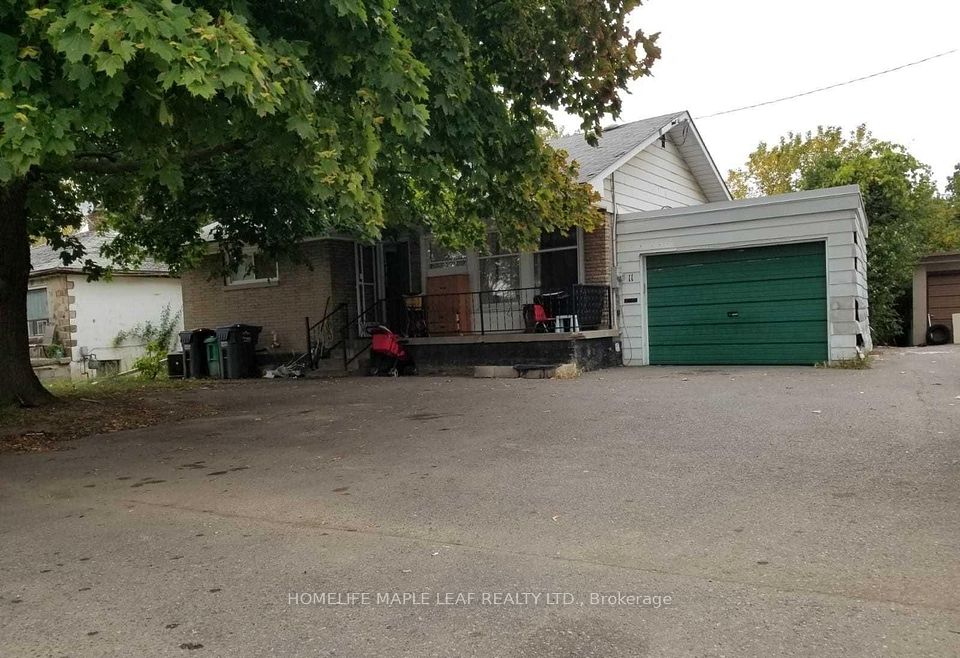 Detached at 11 Mclaughlin Road N, Brampton, ON L6X 1Y4