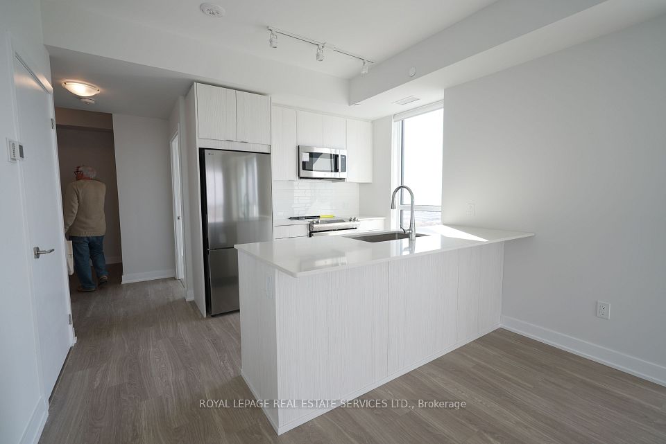 4130 Parkside Village Drive 3401, Mississauga, ON L5B 0L7 2