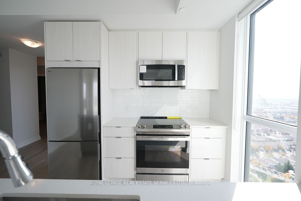 4130 Parkside Village Drive 3401, Mississauga, ON L5B 0L7 6