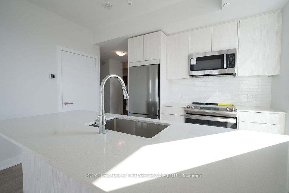 4130 Parkside Village Drive 3401, Mississauga, ON L5B 0L7 5