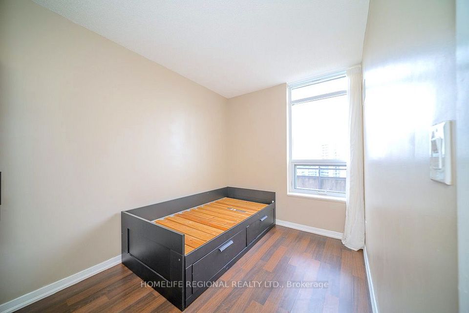 38 Joe Shuster Way 1520, Toronto, ON M6K 0A5 6
