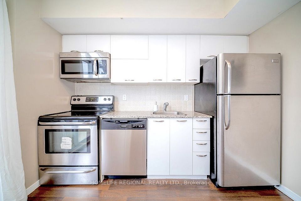 38 Joe Shuster Way 1520, Toronto, ON M6K 0A5 3