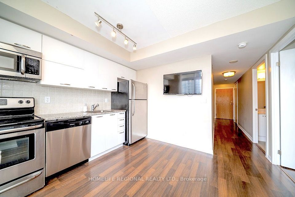 38 Joe Shuster Way 1520, Toronto, ON M6K 0A5 4
