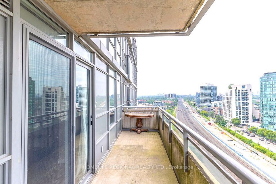 38 Joe Shuster Way 1520, Toronto, ON M6K 0A5 11
