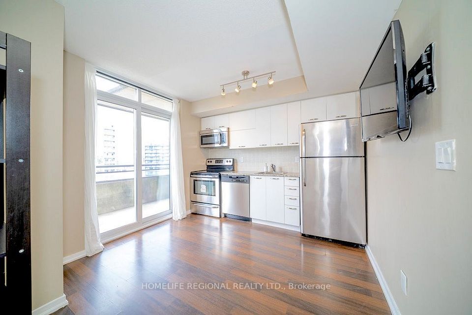 38 Joe Shuster Way 1520, Toronto, ON M6K 0A5 2