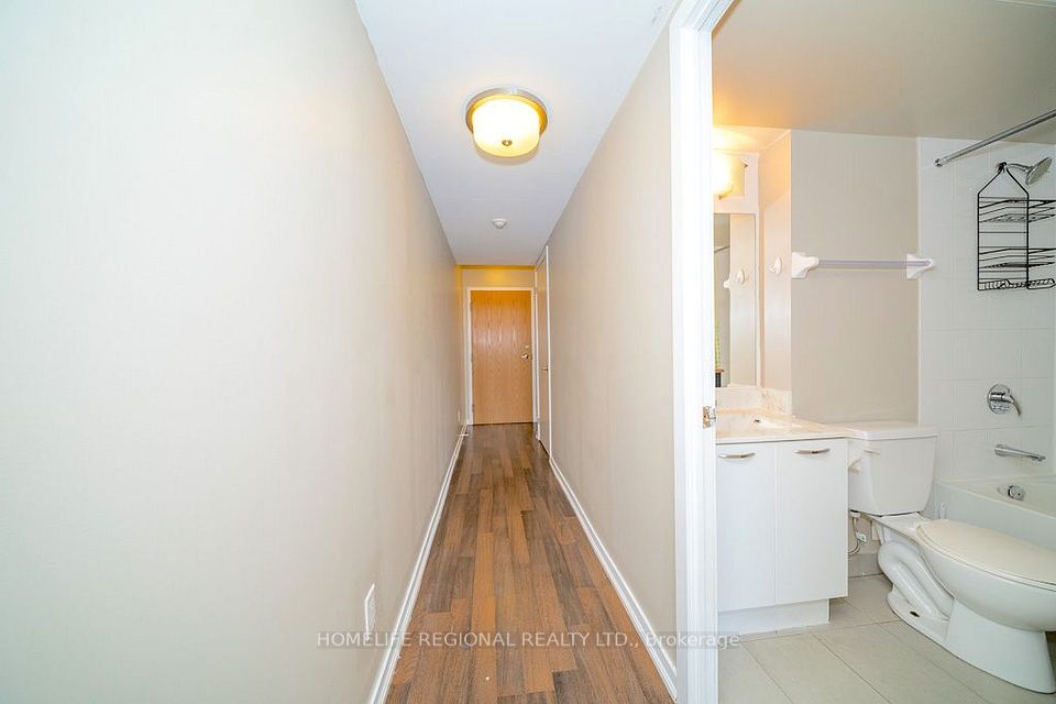 38 Joe Shuster Way 1520, Toronto, ON M6K 0A5 8