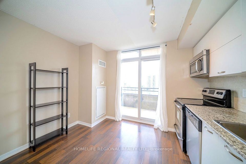 38 Joe Shuster Way 1520, Toronto, ON M6K 0A5 5