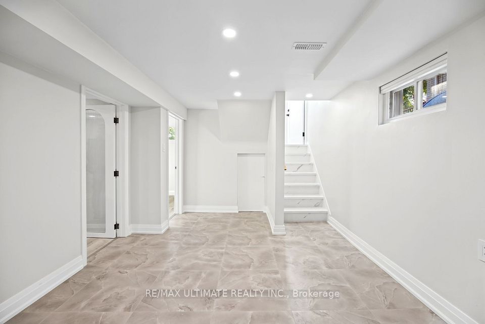 38 Waterbury Drive Bsmt, Toronto, ON M9R 3X6 3