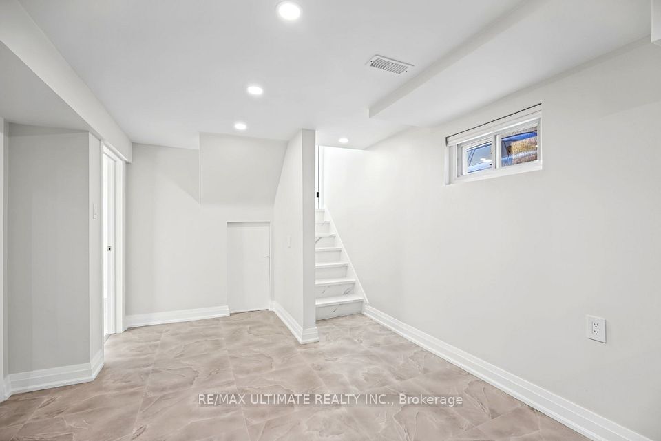 38 Waterbury Drive Bsmt, Toronto, ON M9R 3X6 2