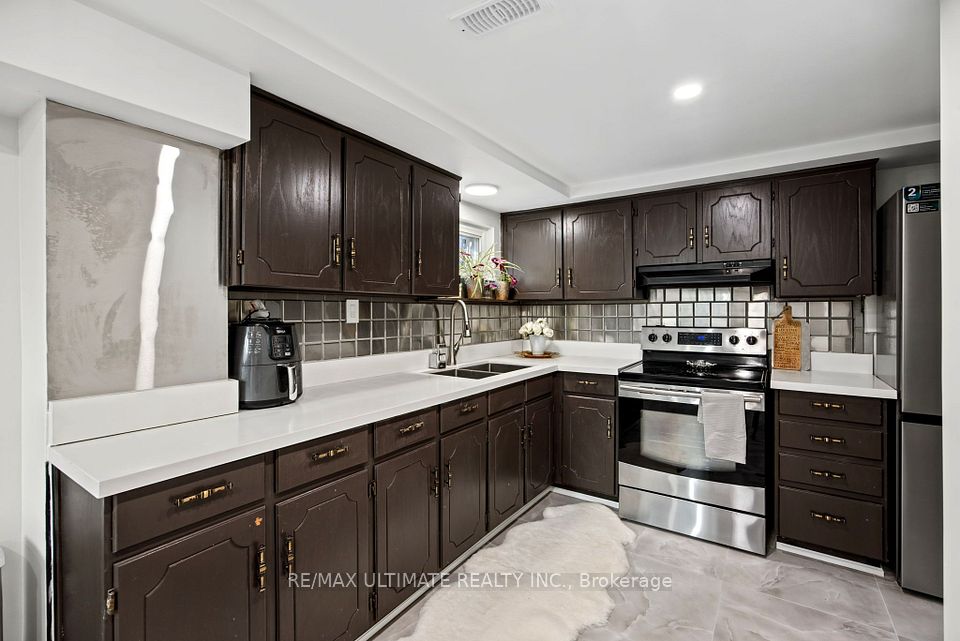 38 Waterbury Drive Bsmt, Toronto, ON M9R 3X6 7