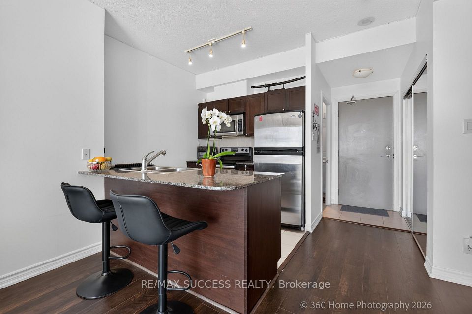 3525 Kariya Drive 812, Mississauga, ON L5B 0C2 2