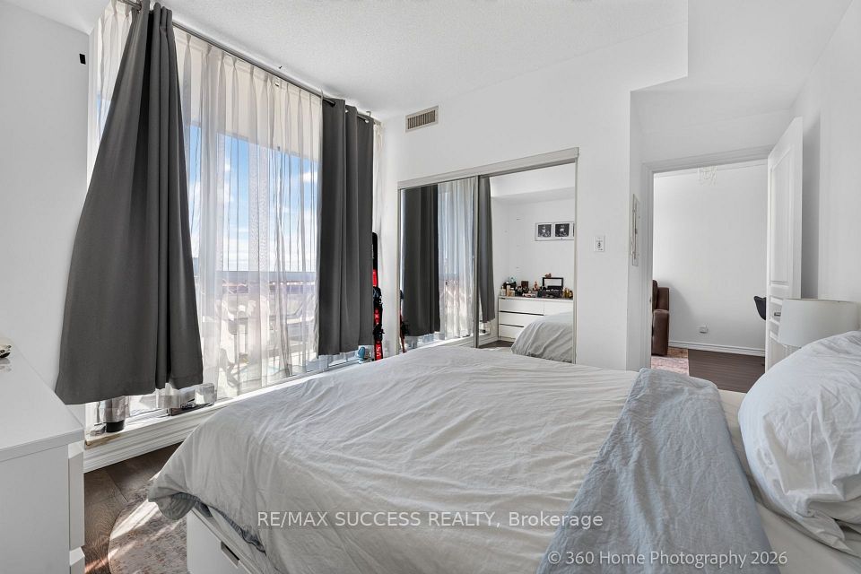 3525 Kariya Drive 812, Mississauga, ON L5B 0C2 8