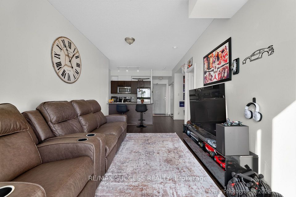 3525 Kariya Drive 812, Mississauga, ON L5B 0C2 4
