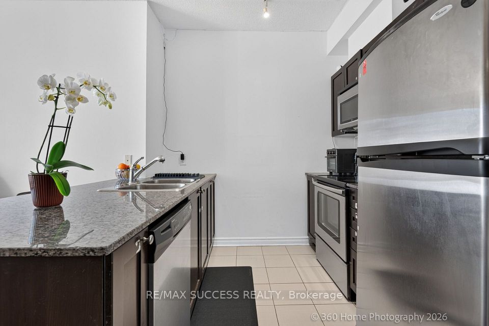3525 Kariya Drive 812, Mississauga, ON L5B 0C2 3