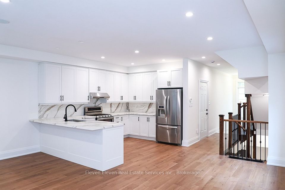 1557 Eglinton Avenue W Upper, Mississauga, ON L5M 7C1 2