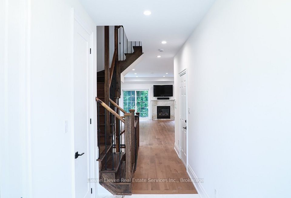 1557 Eglinton Avenue W Upper, Mississauga, ON L5M 7C1 4