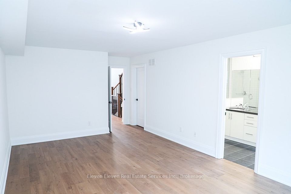 1557 Eglinton Avenue W Upper, Mississauga, ON L5M 7C1 8