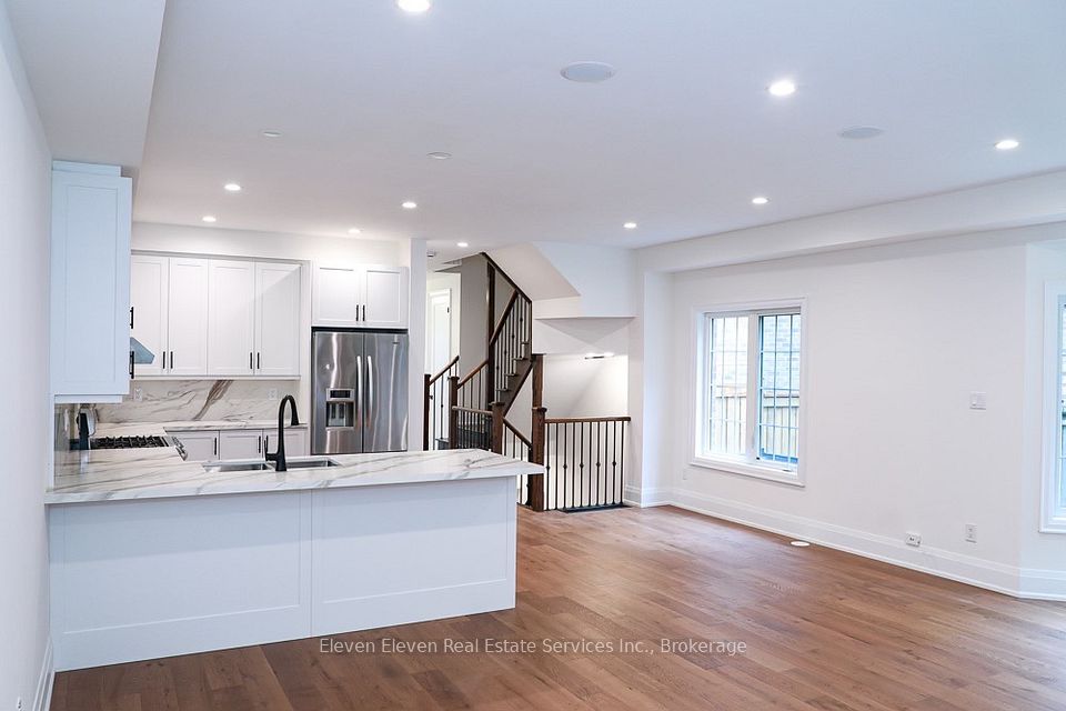 1557 Eglinton Avenue W Upper, Mississauga, ON L5M 7C1 3