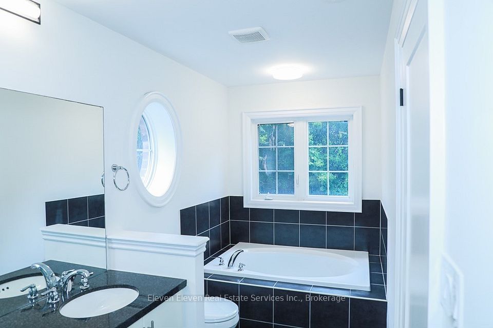 1557 Eglinton Avenue W Upper, Mississauga, ON L5M 7C1 10