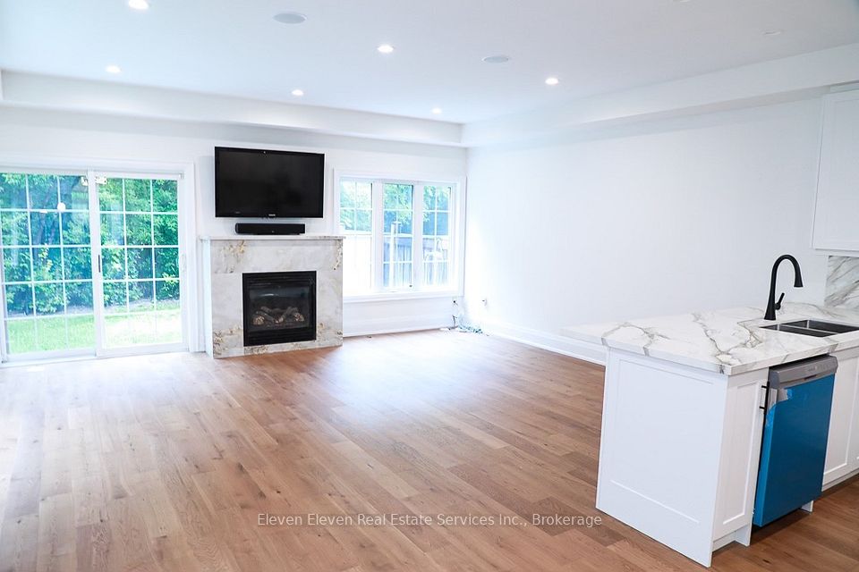 1557 Eglinton Avenue W Upper, Mississauga, ON L5M 7C1 6