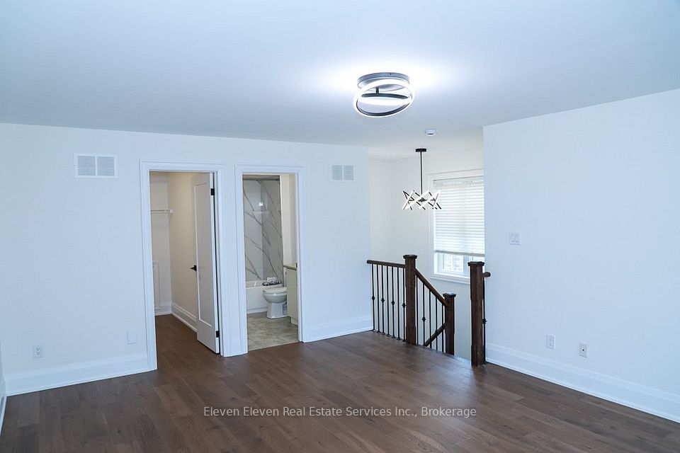 1557 Eglinton Avenue W Upper, Mississauga, ON L5M 7C1 11