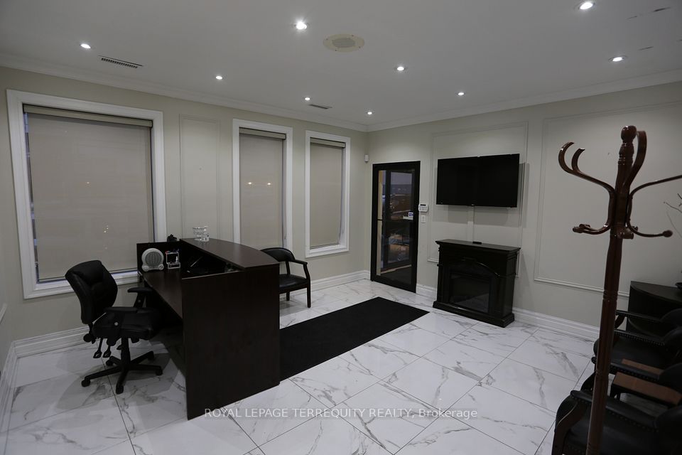 1888 Wilson Avenue Ground Floor A, Toronto, ON M9M 1A7 5