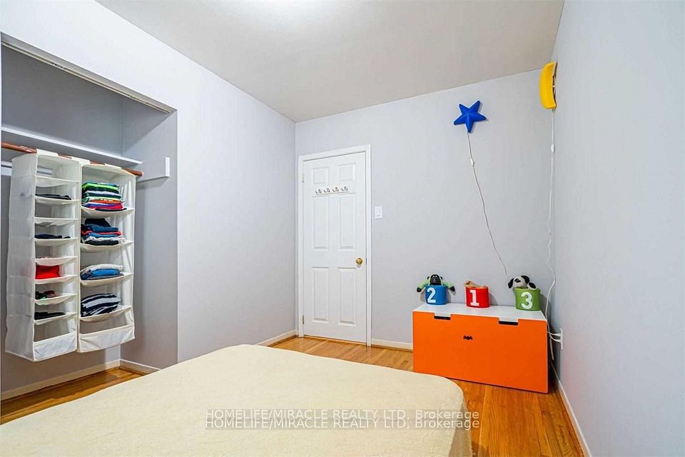 59 Brentwood Drive, Brampton, ON L6T 1R1 5