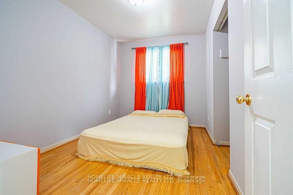 59 Brentwood Drive, Brampton, ON L6T 1R1 4