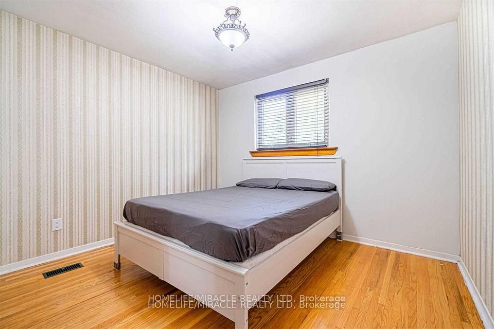 59 Brentwood Drive, Brampton, ON L6T 1R1 6