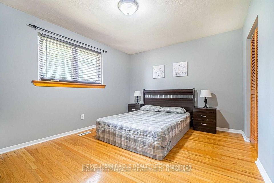 59 Brentwood Drive, Brampton, ON L6T 1R1 7