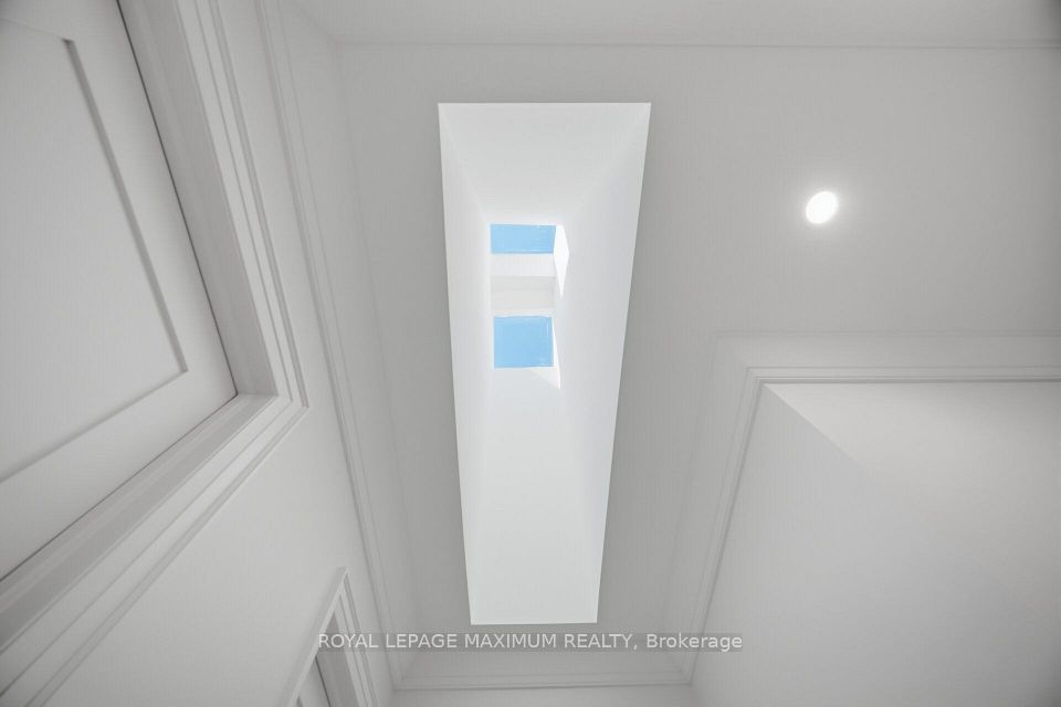 11 Park Boulevard, Toronto, ON M8W 1G3 21