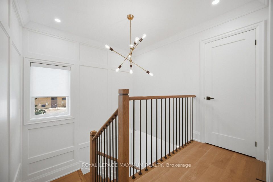 11 Park Boulevard, Toronto, ON M8W 1G3 20