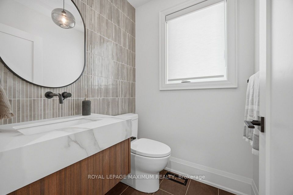 11 Park Boulevard, Toronto, ON M8W 1G3 19