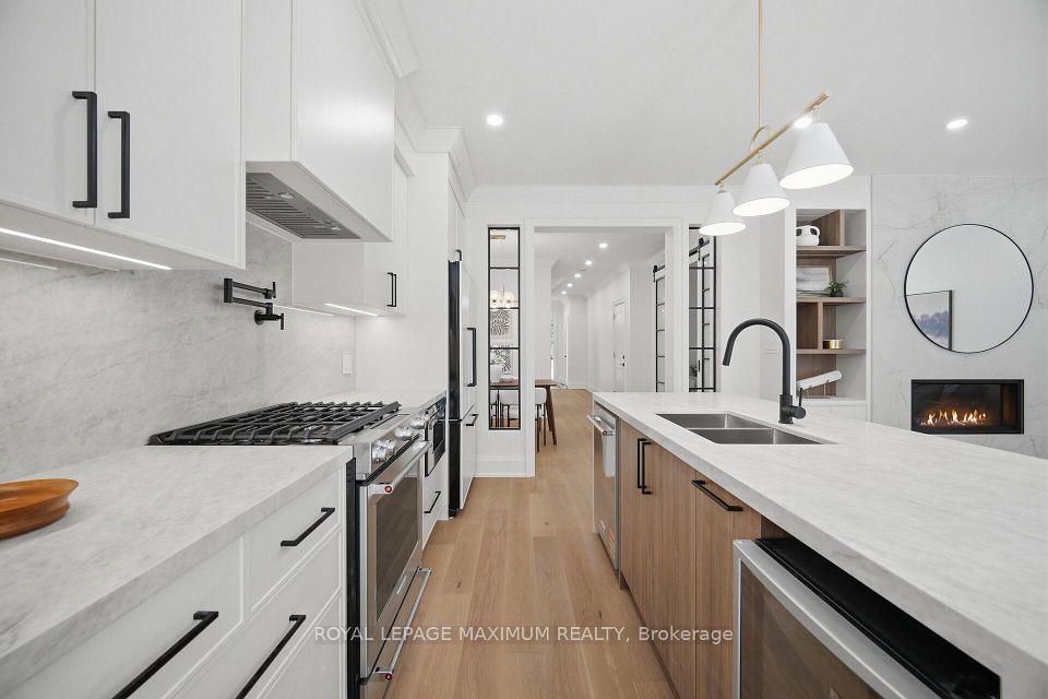 11 Park Boulevard, Toronto, ON M8W 1G3 11