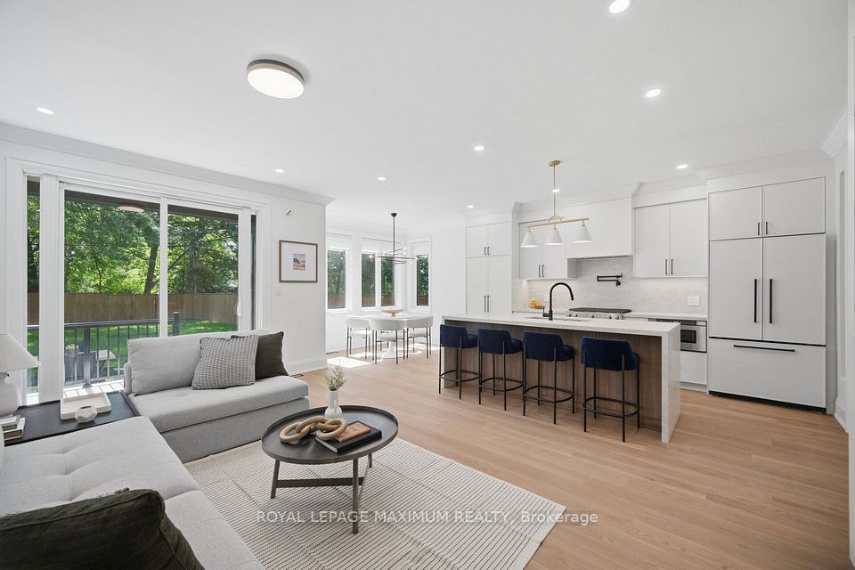 11 Park Boulevard, Toronto, ON M8W 1G3 15
