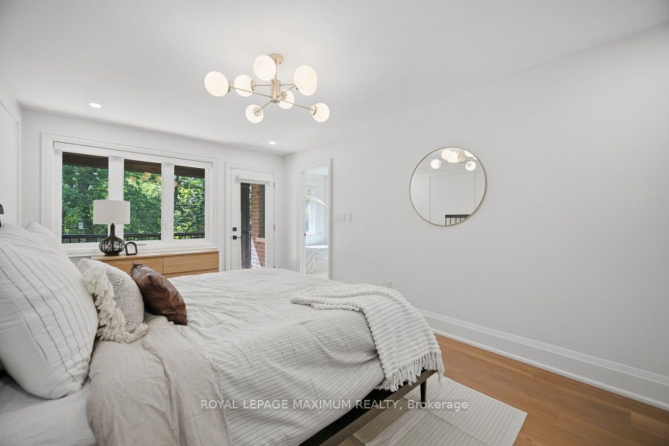 11 Park Boulevard, Toronto, ON M8W 1G3 23