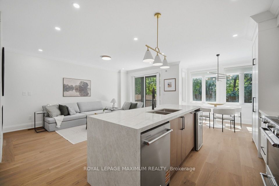 11 Park Boulevard, Toronto, ON M8W 1G3 12