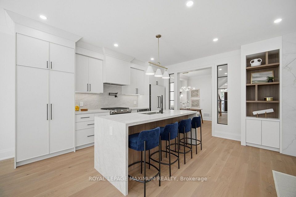 11 Park Boulevard, Toronto, ON M8W 1G3 10