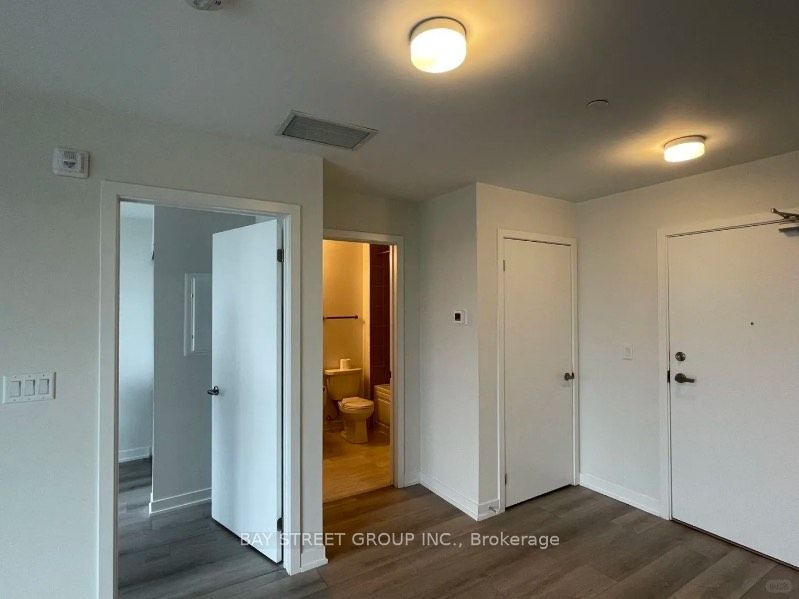 3401 Ridgeway Drive E 317, Mississauga, ON L5L 0B9 5