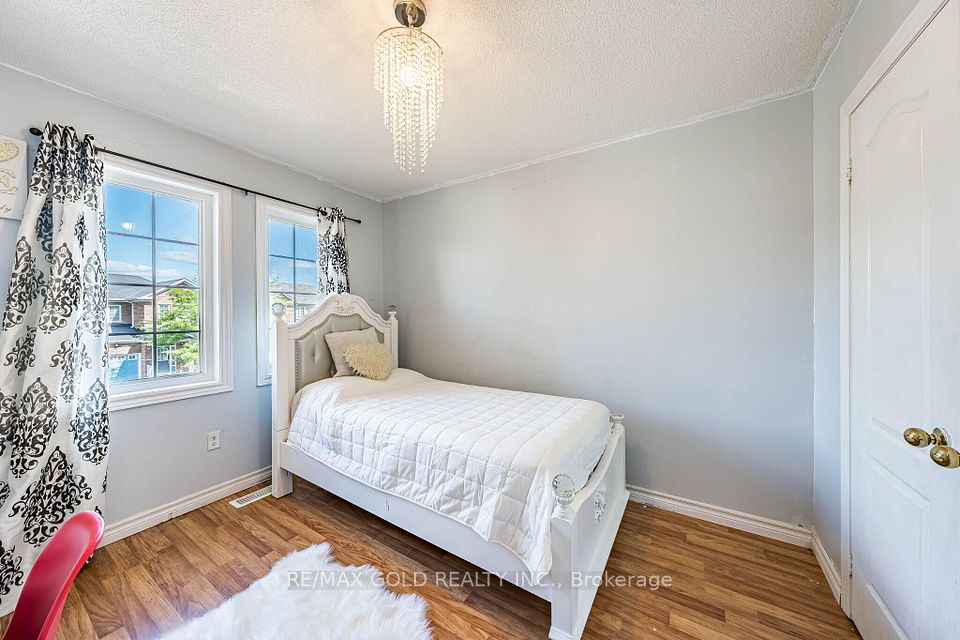 20 Amaranth Crescent, Brampton, ON L7A 0L7 22