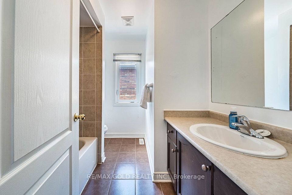 20 Amaranth Crescent, Brampton, ON L7A 0L7 24