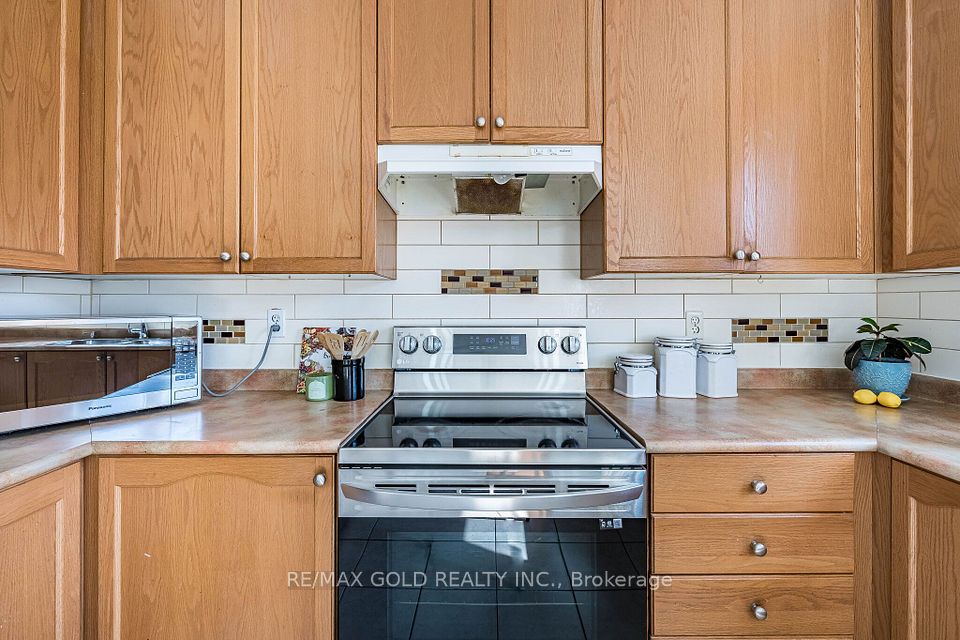 20 Amaranth Crescent, Brampton, ON L7A 0L7 14