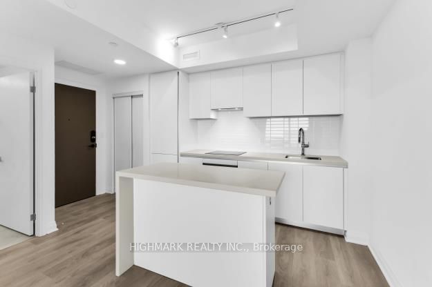 4015 The Exchange 5301, Mississauga, ON L5B 0N9 6