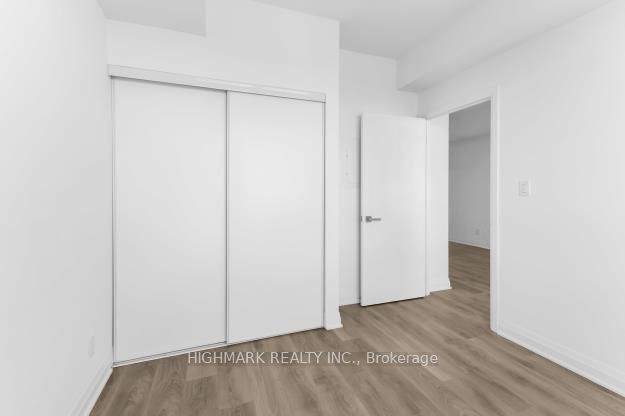 4015 The Exchange 5301, Mississauga, ON L5B 0N9 11