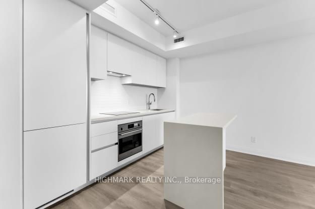 4015 The Exchange 5301, Mississauga, ON L5B 0N9 5