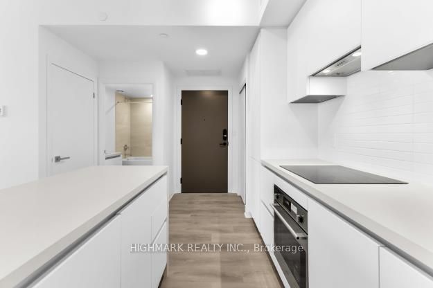 4015 The Exchange 5301, Mississauga, ON L5B 0N9 3