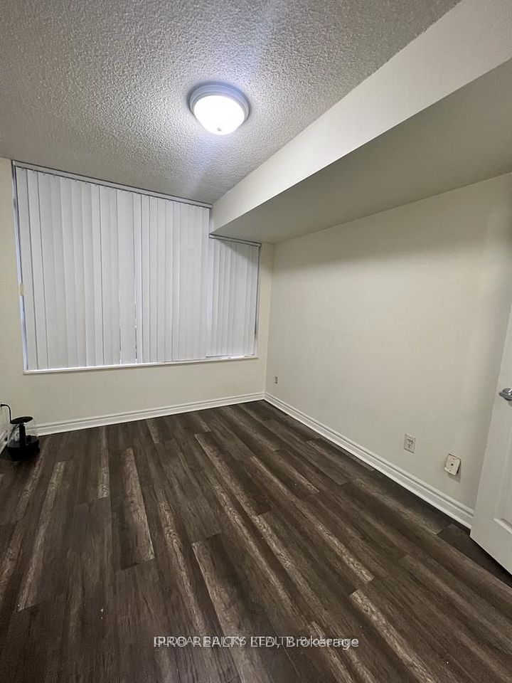 3880 Duke Of York Boulevard 2310, Mississauga, ON L5B 4M7 14